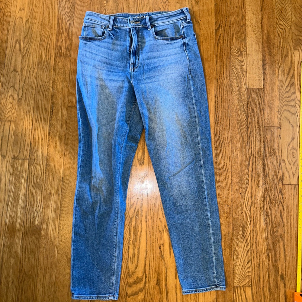 American Eagle mom Jean